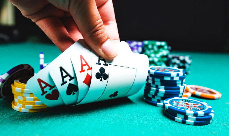Какие комбинации в покере по старшинству самые сильные?